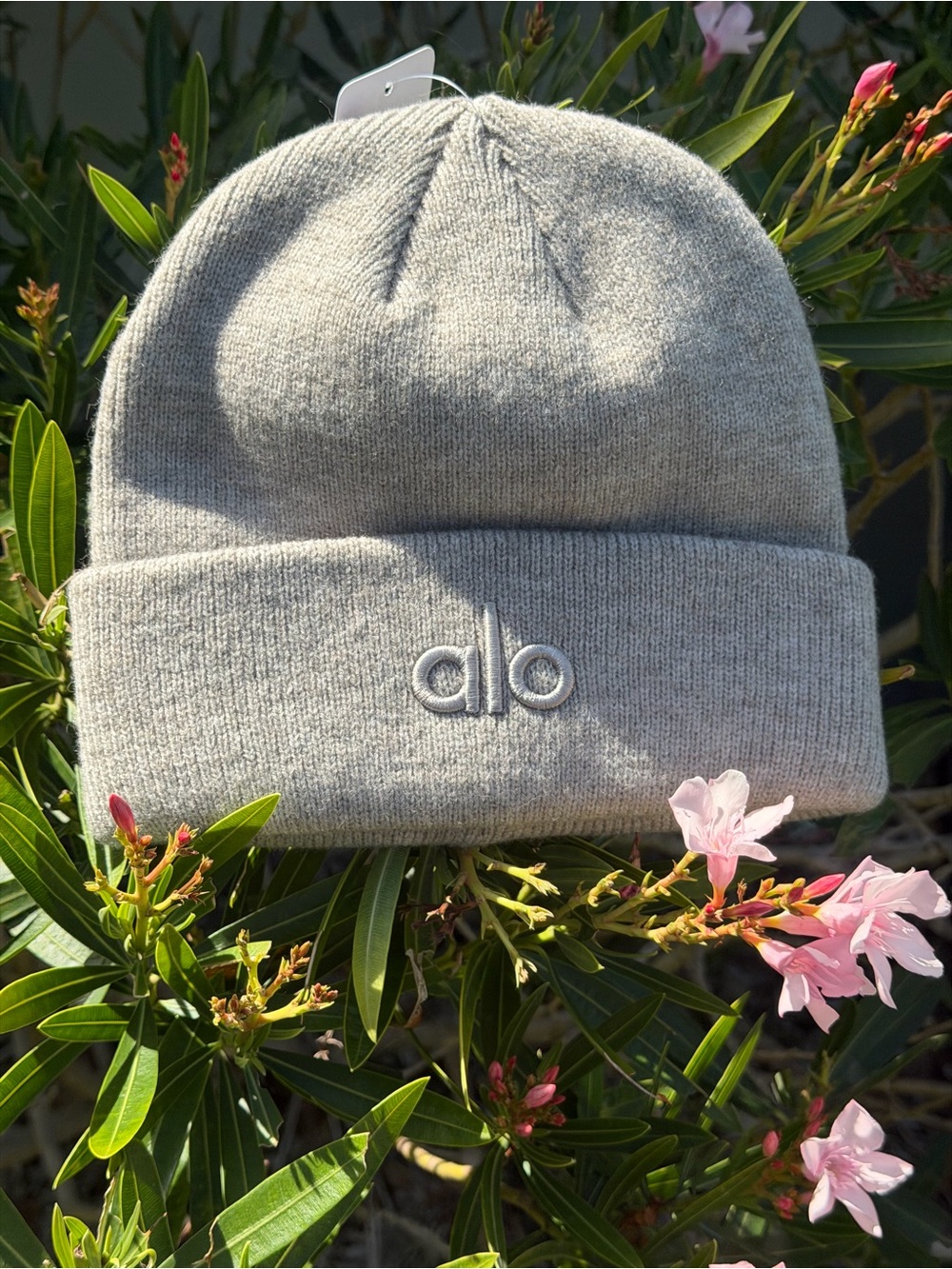 ALO Yoga Ribbed Beanie Hat - Light Gray - Picture 3 of 15